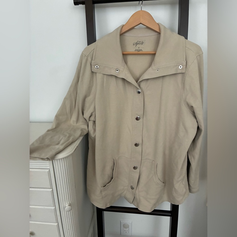 Style & Co sport Beige Women's jacket style top. Size 2X. VGUC. Flattering